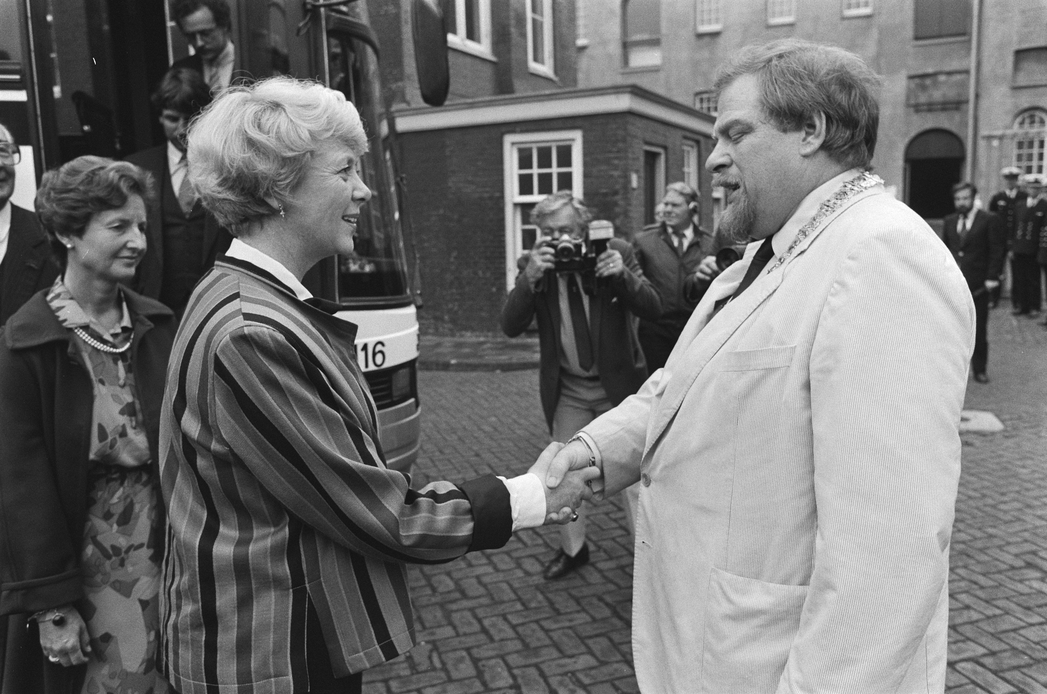 Icelandic President Ms. Vigdís Finnbogadóttir is greeted by Councilor Schaefer at the Maritime Museum in Amsterdam